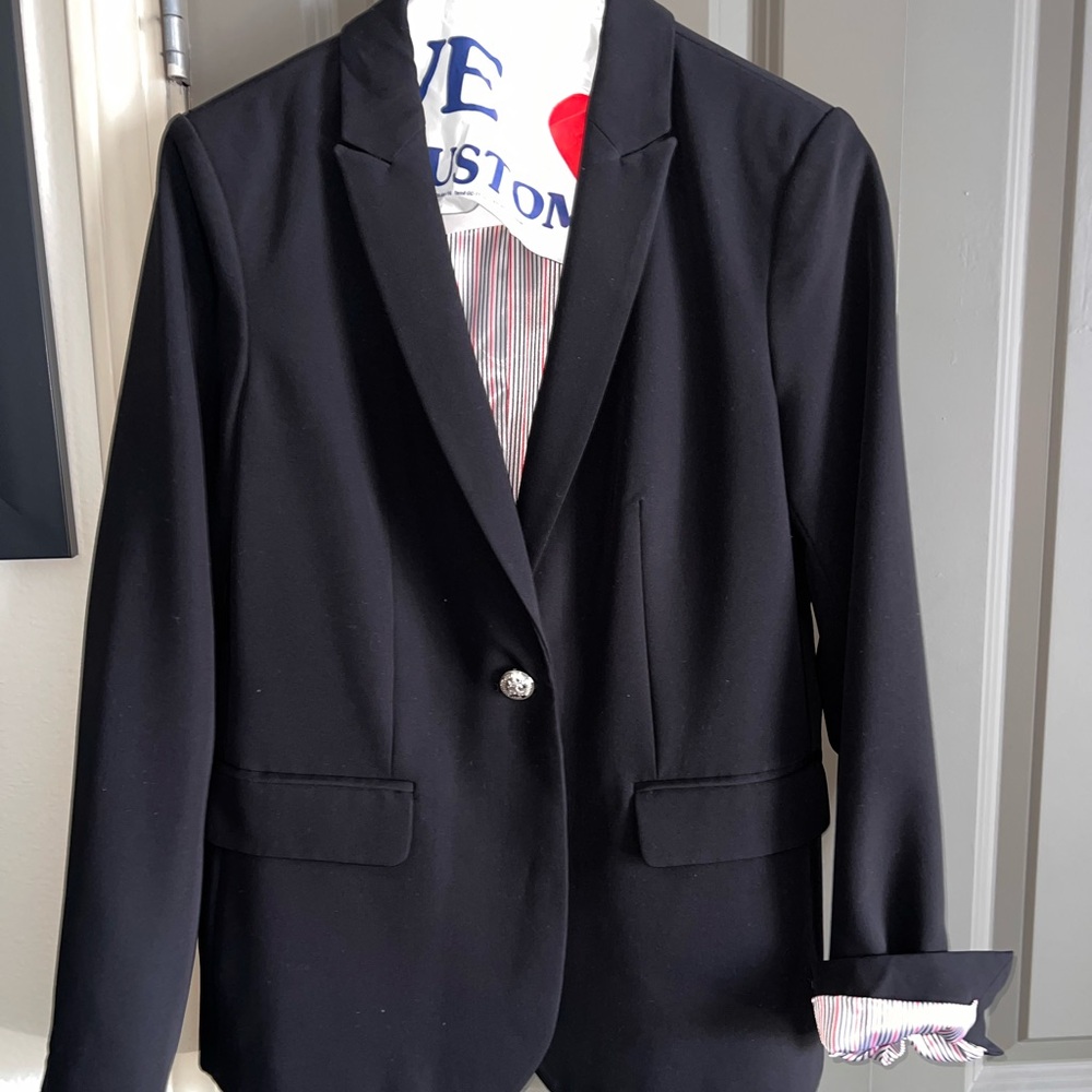 Sophisticated Black Blazer with Button Detail